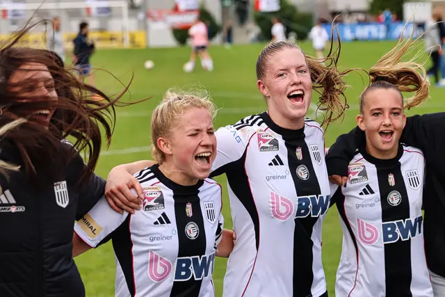 Die Nummer eins von Linz: Die LASK-Frauen hatten richtig Grund zu jubeln und skandierten "Derbysieger, Derbysieger, hey, hey!" | Foto: Reischl