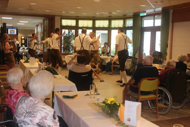 Auftritt der "Tiefenbacher Schuhplattler". | Foto: PBZ Neunkirchen