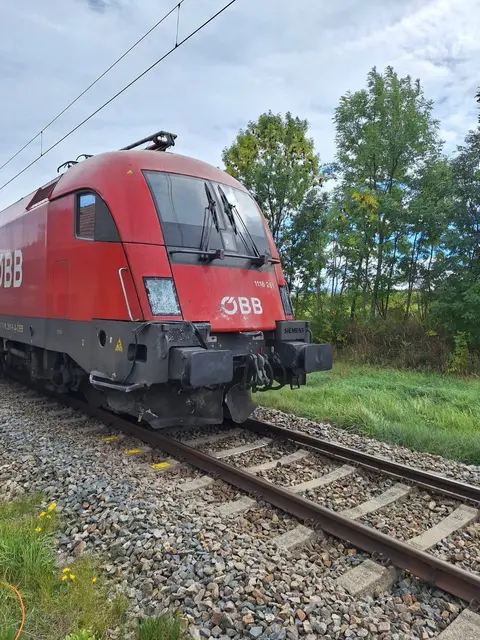 Beschädigter Zug | Foto: FF Groß Siegharts