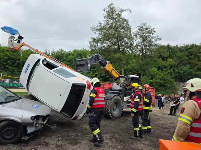 Bei dieser Veranstaltung werden schwere Verkehrs-Unfallszenarien nachgestellt, um dann von den teilnehmenden Rettungsteams abgearbeitet zu werden.  | Foto: Wolfgang Zarl