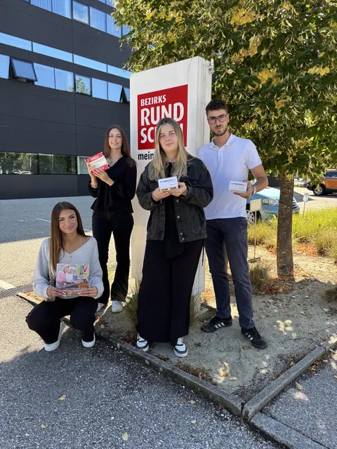 Vanessa, Melanie, Emra und Fabian gestalten die LehrlingsRundSchau 2025 mit. | Foto: MeinBezirk