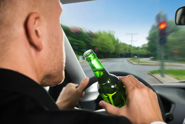 Wer angetrunken ist, sollte nicht Auto fahren! | Foto: Smarterpix/AndreyPopov
