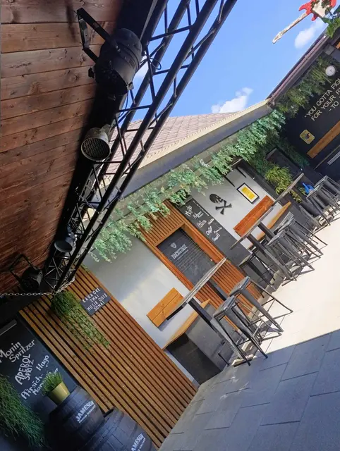 Zwei Live-Acts werden das "Backstage" am Samstag rocken. | Foto: Backstage