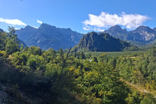Am Weg vom Jagersimmerl
 hat man bald einen herrlichen Blick zum Ameisenstein, (mittig, bewaldet)
dahinter zum großen Rabenstein, Einserkogel usw.
