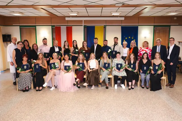 Zeugnisverteilung für die neuen Kräfte der Pflegefachassistenz und Pflegeassistenz. | Foto: Stefan Germershausen