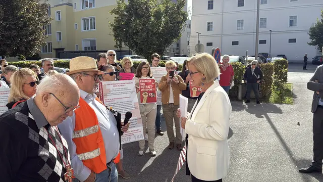 Noch vor Beginn der Feierlichkeiten suchte sie das Gespräch mit Initiator Häringer. | Foto: Alexander Paulus