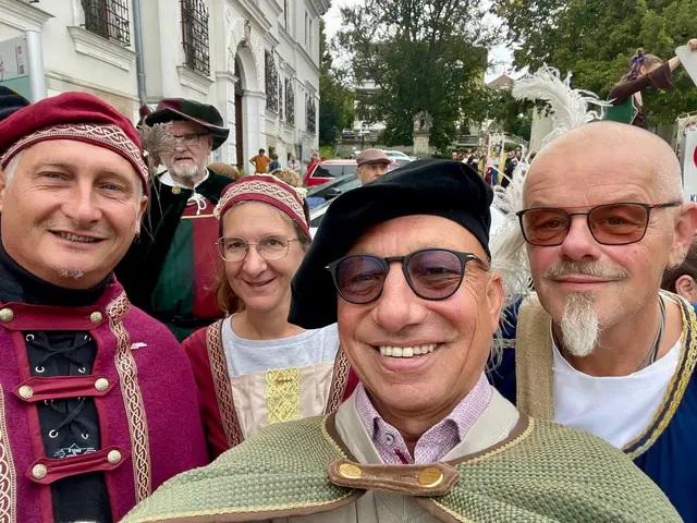 Andreas Riedl (AK Horn) mit seiner Gattin, GR Josef Wiesinger und GR Kurt Schrottmeyer (beide SPÖ). | Foto: J.W.