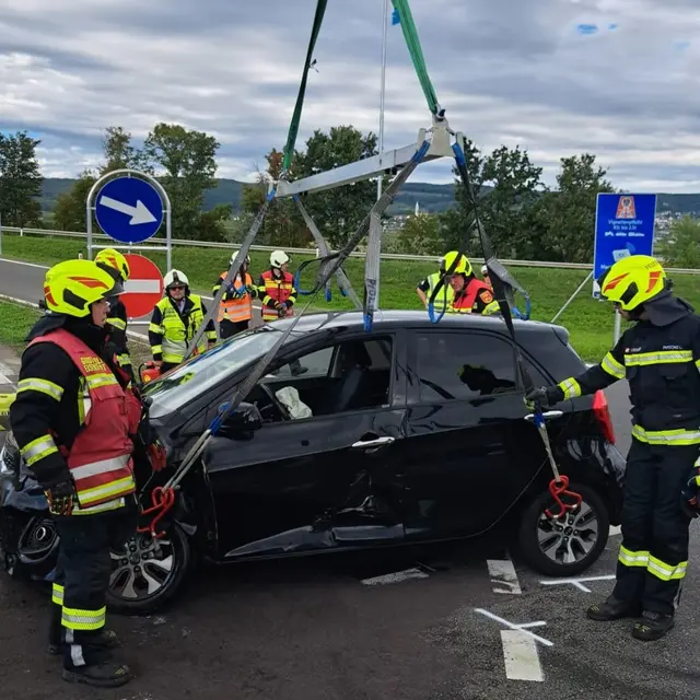 Zwei Fahrzeuge krachten ineinander. Dabei wurde eine Person schwer verletzt. | Foto: FF Eisenstadt
