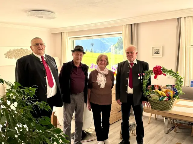 Foto von links: Kamerad Hubert Ölschützer, Kamerad Huber Kendlbacher und Gattin Edith, Subkassier Josef Rauter | Foto: Kameradschaft Ramingstein