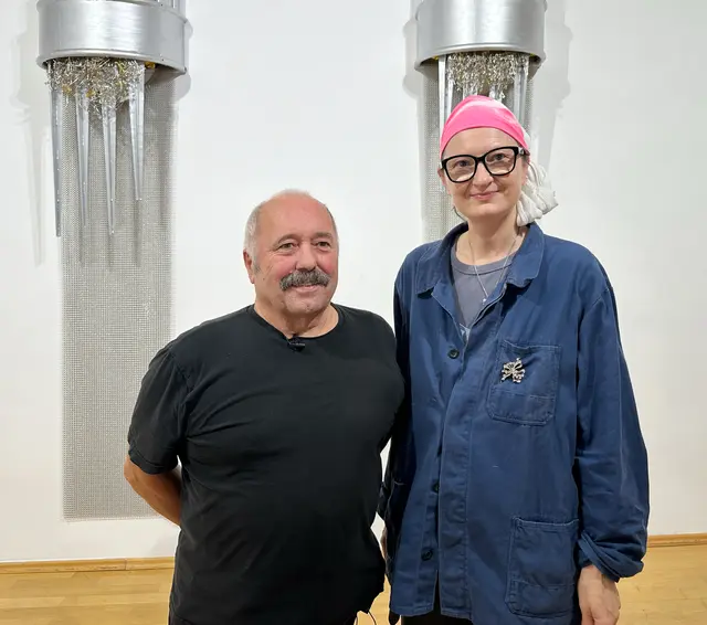 Kurator Klaus-Dieter Hartl mit Anneliese Schrenk bei der Eröffnung der Ausstellung in der Galerie Marenzi | Foto: Henry Sams