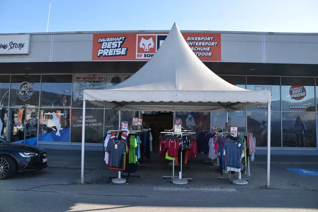 Preiswolf RF Schuh &amp; Sport erstrahlt nach dem großen Umbau im neuen Glanz beim GAV-Center. | Foto: Michaela Erlacher