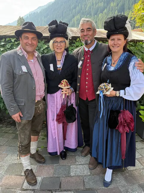 von links: Vizebürgerneister Wolfgang Strasser mit Gattin Sabine Strasser, Markus Oberlassnig und Bürgermeisterin Michaela Oberlassnig | Foto: Gemeinde Feld am See