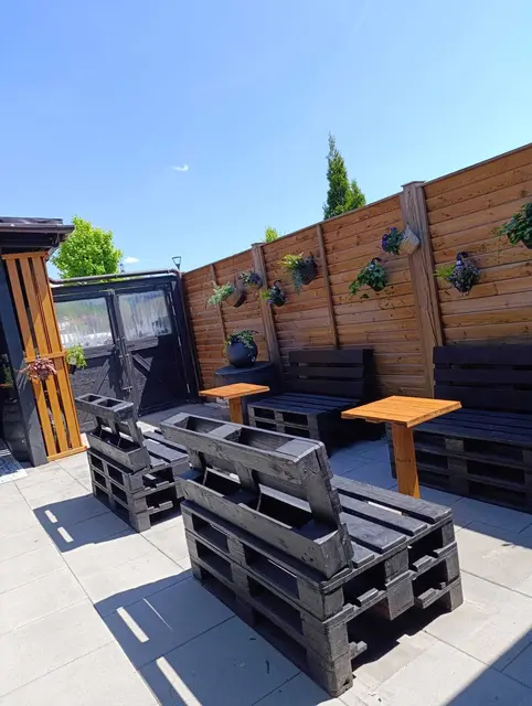 Freunde mitbringen und so richtig abrocken, beim Nussbaumfest im "Backstage". | Foto: Backstage