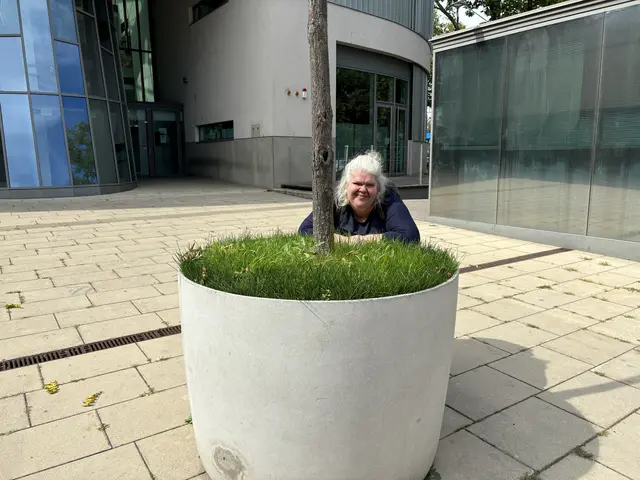 Die Simmeringer Künstlerin Iris Kopera setzt sich auf vielfältige Weise für die Inklusion ein. | Foto: Luca Arztmann/MeinBezirk