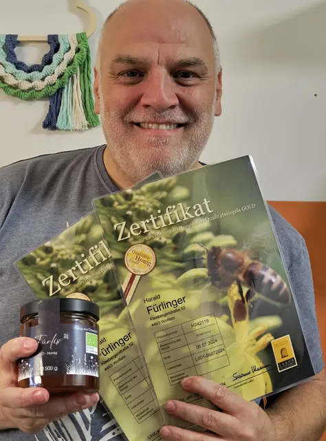 Harald Fürlinger ist als Bio-Imker aktiv und leitet seit 2024 den Imkerverein Wolfern.  | Foto: Harald Fürlinger