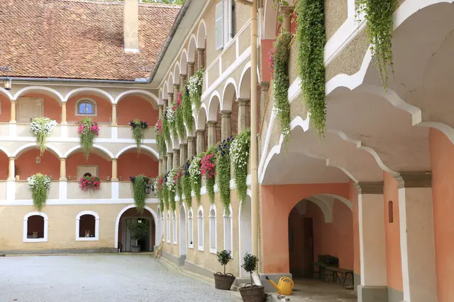 Innenhof vom Schloss Stadl der Famile Kinsky