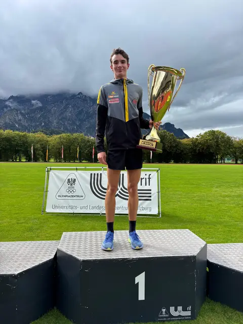 Elias Pölzl behielt im 1.000 m-Lauf um ganze fünf Hundertstel Sekunden die Oberhand. | Foto: KSV-LA