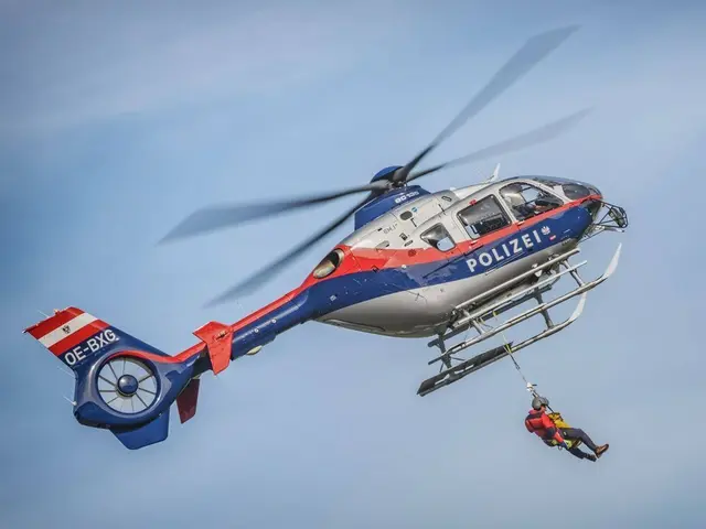Alarmstimmung am Roßkogel: Ein Polizeihubschrauber startet zu einem nächtlichen Einsatz. (Symbolbild) | Foto: BMI