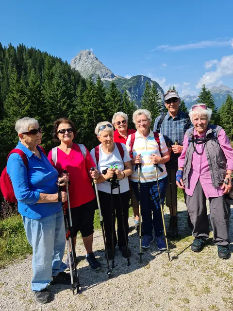 Die Wandergruppe genoss den Ausflug zur Ehrwalder Alm und zur Gibleralm in vollen Zügen. | Foto: Marga Hackl