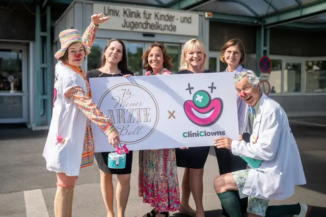 Unter dem Motto "Ein Tanz für das Leben – eine Charity-Nacht für die CliniClowns" wird die Hofburg beim 74. Wiener Ärzteball zur Manege. | Foto: Wiener Ärzteball