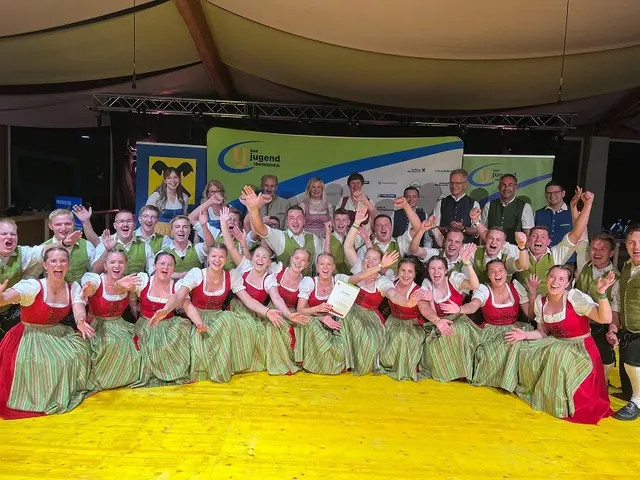 Große Freude bei den Alberndorfer Volkstänzern: Sie waren nicht nur die größte Gruppe, sondern konnten auch die Jury überzeugen. | Foto: Landjugend Oberösterreich