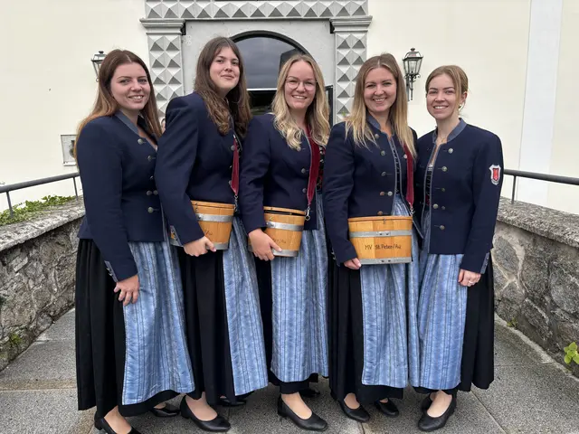 Laura Kaltenböck, Carina Fischer, Viktoria Schmid, Johanna und Antonia Wallner aus St. Peter/Au. | Foto: Dietl-Schuller