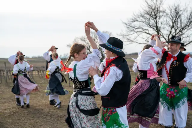 Die Tamburica Uzlop ist bemüht, das kroatische Brauchtum, die Volkslieder und Volkstänze sowie die burgenländisch-kroatische Sprache zu erhalten.  | Foto: Tamburica Uzlop