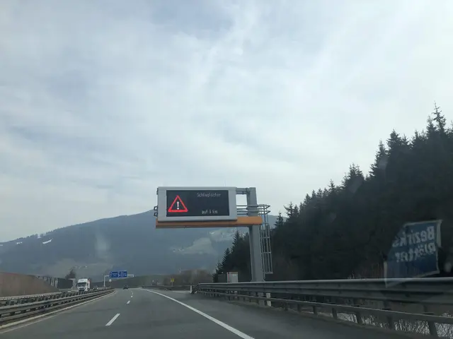 Auf dem Abschnitt Flachau-Eben wurde schon vor Schlaglöchern gewarnt. Nun wird er saniert | Foto: meinbezirk.at/lungau