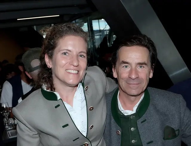 Graf Franz Meran und seine Angelika kommen stets in feiner Tracht zum Match. | Foto: GEPA pictures/Oberländer