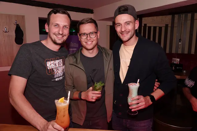 Die Cocktail Night ließen sich auch diese drei Jungs nicht entgehen. | Foto: Michael Blinzer