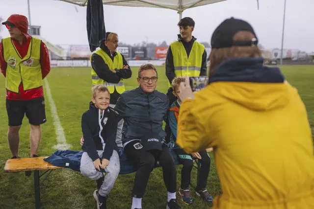 Neben dem Training blieb natürlich Zeit für Autoramme und Selfies. | Foto: ÖFB/Dominik Angerer