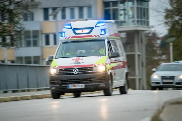 Der 39-Jährige wurde nach einer Erstversorgung in das Salzburger UKH eingeliefert. (Symbolfoto) | Foto: Bernhard Knaus