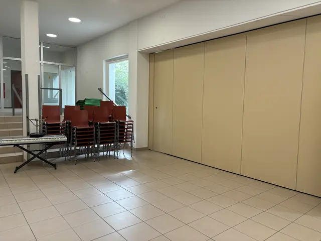 Durch den Musikraum der Schule wird bald ein Zugang zum neuen Gebäude führen.  | Foto: Luca Arztmann/MeinBezirk