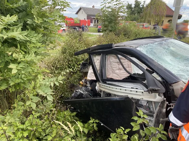 Der Fahrer überlebte den Unfall. | Foto: FF Groß Siegharts