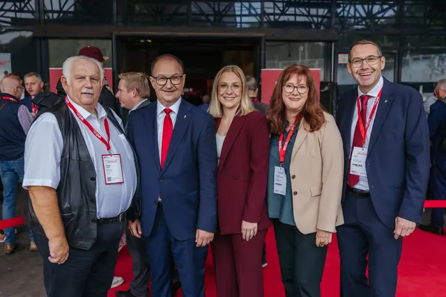 Markus Vogl und Sabine Engleitner-Neu wurden zu stv. SPÖ-Landesvorsitzenden gewählt. Auf dem Bild sind sie mit SPÖ-Landesgeschäftsführerin Nicole Trudenberger und Landesrat unf SPÖ-OÖ-Vorsitzenden Martin Winkler sowie mit Steyrs Vizebgm. a.D. Wilhelm Hauser zu sehen. (v.re.) | Foto: MecGreenie