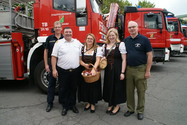 Kommandant Alfred Gratzer (2.v.links) durfte beim traditionellen Frühschoppen zahlreiche Gäste begrüßen. | Foto: Anna Maria Kaufmann