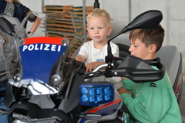 einmal auf einem Polizeimotorrad sitzen ... | Foto: MG Telfs/Dietrich