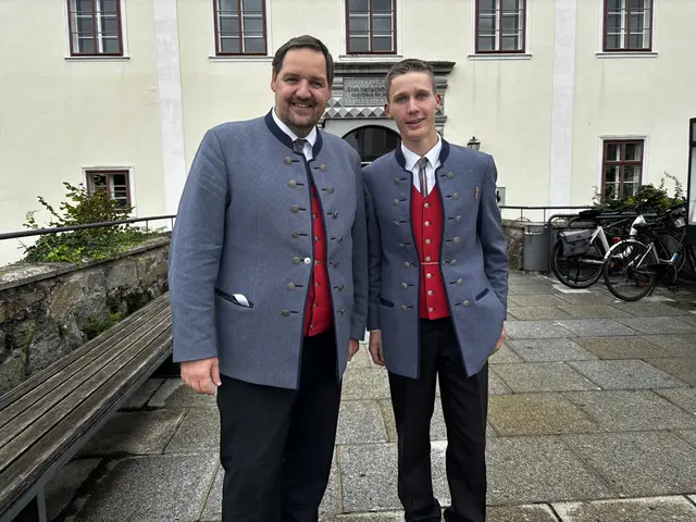 Musikvereins-Obmann Andreas Gruber und Felix Brunmair. | Foto: Dietl-Schuller