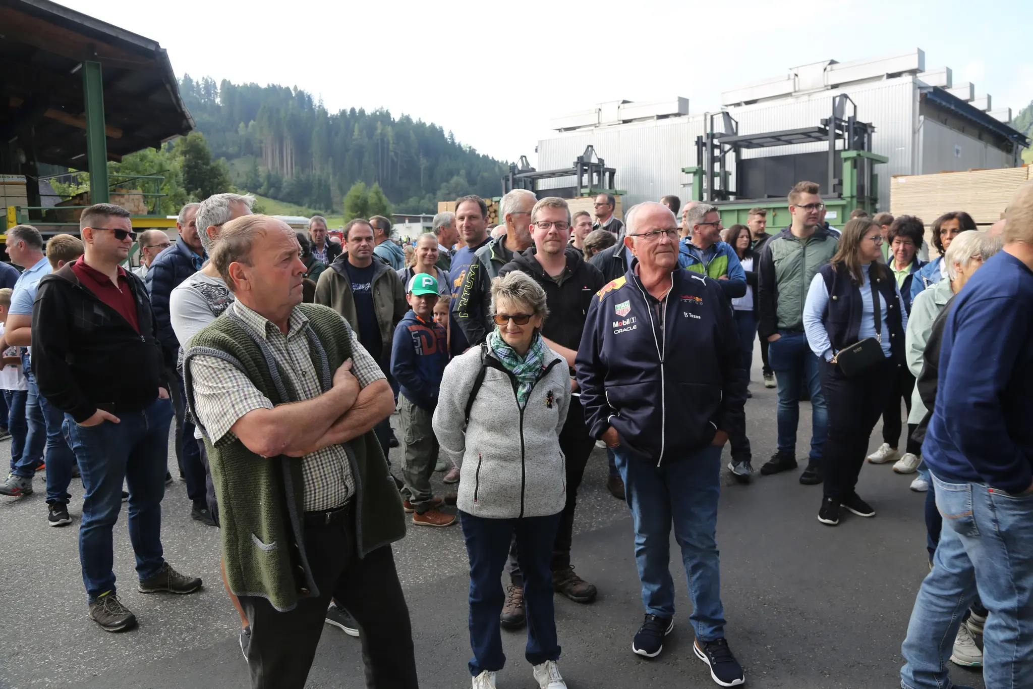 Hunderte-Besucher-feierten-die-gr-te-Investition-mit