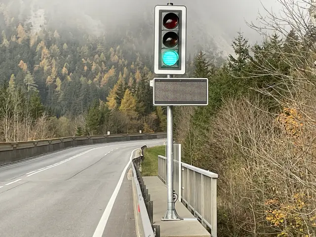 Tödlicher Unfall auf der Salzkammergut-Straße: Dieser ereignete sich gleich nach der Kurve im Bereich des Tunnels. | Foto: Sabine Lienbacher