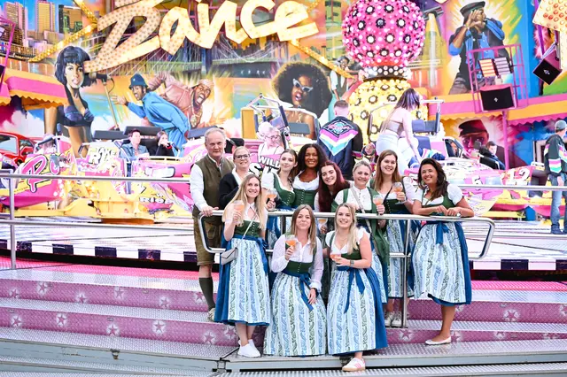 „Prost“: Das Welser „Voiki“ startete mit einem schwungvollen Auftakt ins Wochenende. | Foto: Messe Wels