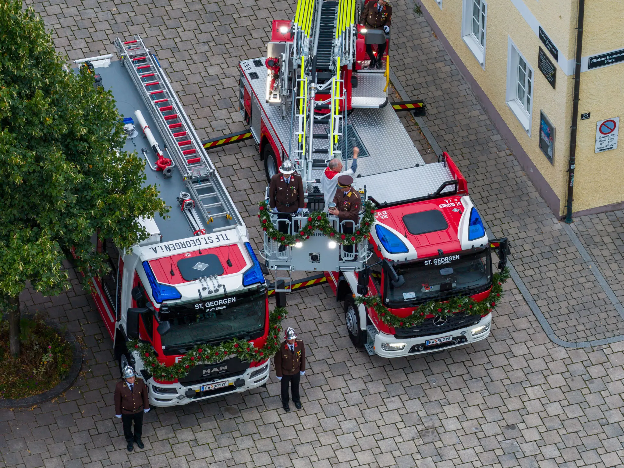 Doppelte-Fahrzeugsegnung-in-St-Georgen
