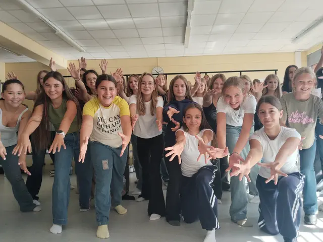 Die Schülerinnen und Schüler des Gymnasium Kapfenberg proben voller Motivation. | Foto: Sophie Gruber