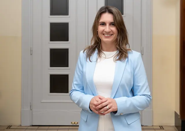 "Bei den Bezirken zu sparen, die täglich nah bei den Bürgerinnen und Bürgern sind, halte ich für problematisch", so Johanna Zinkl.  | Foto: BV Hietzing
