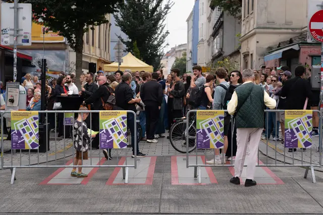 Die Literaturmeile Zieglergasse hat auch heuer wieder bewiesen, dass Literatur im öffentlichen Raum lebendig, vielseitig und nahbar sein kann. | Foto: Emanuel Ullmann/MeinBezirk