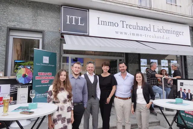 Das Team von Immo Treuhand Liebminger freute sich über die positiven Rückmeldungen und den zahlreichen Besuch. | Foto: Michael Blinzer