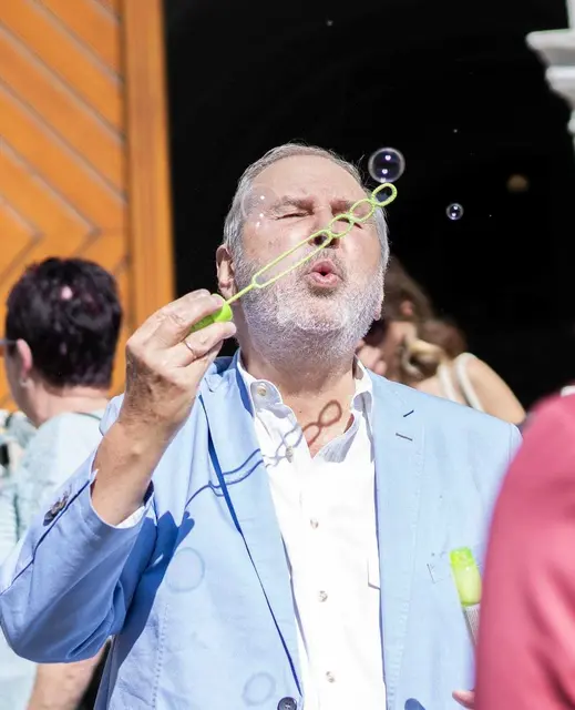Andreas Geistlinger präsentiert mit 78 Jahren seinen ersten Roman „Captagon – Geschichte einer Rache“. Der aus Stoob stammende Autor stellt das Buch am 2. Oktober im Csello in Oslip vor. | Foto: Martin Hollweck