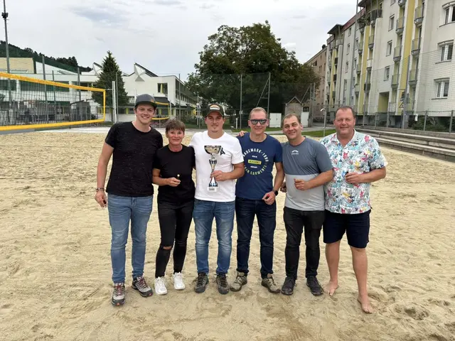 Beim ersten Bocciaturnier der SPG Innsbruck West wurde auch viel gefeiert | Foto: SPG Innsbruck West