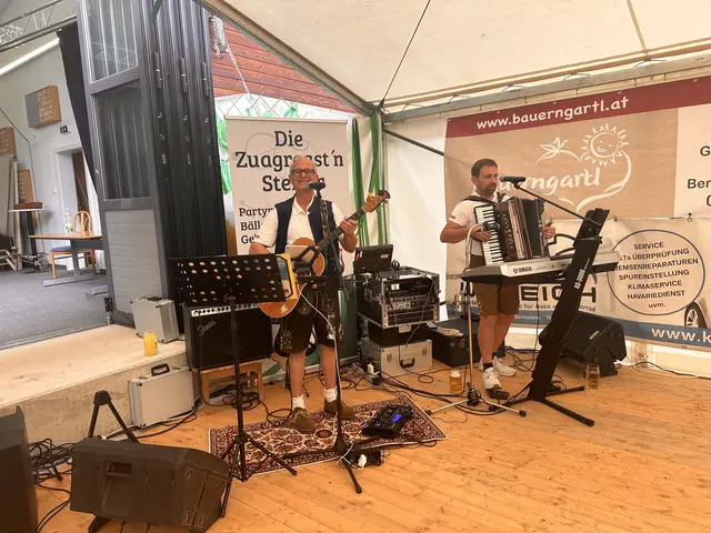 Die Zuagroast'n Steirer sorgt am Sonntag nach dem Musikverein Edelserpentin Bernstein für die musikalische Umrahmung.  | Foto: Lisa Stöckl