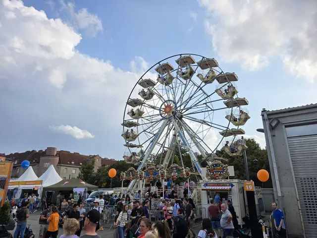Ein Riesenrad ermöglichte einen szenischen Blick über den ganzen Bezirk.  | Foto: Lukas Ipirotis/MeinBezirk